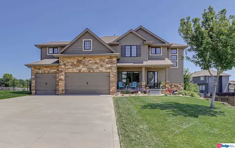 20910 Poppleton Cir, Omaha, NE 68022