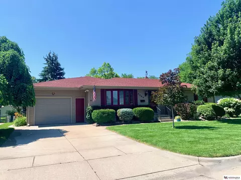 2069 E 2nd St, Fremont, NE 68025