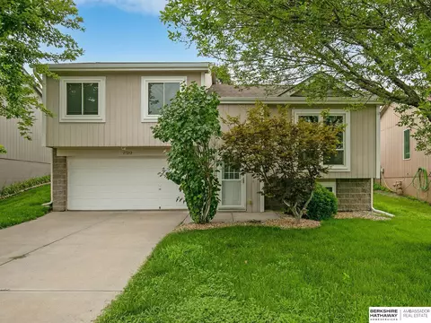 17212 Taylor St, Omaha, NE 68116