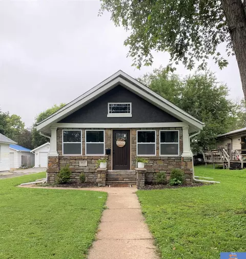 917 N 12th St, Beatrice, NE 68310