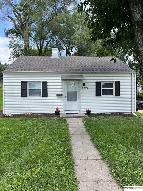 6796 Hamilton St, Omaha, NE 68132