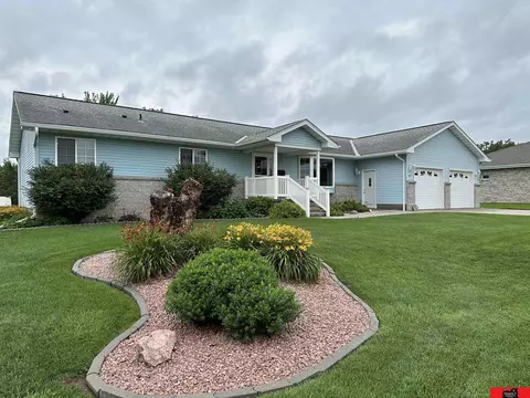 807 1st St, Dodge, NE 68633