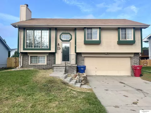 15026 Chalco Pointe Cir, Omaha, NE 68138