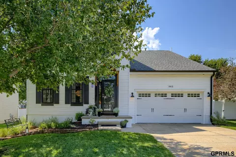 19815 Sycamore Dr, Gretna, NE 68028