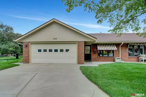 1124 Silver Ridge Rd #19, Lincoln, NE 68510