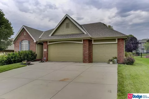 811 S 189 St, Elkhorn, NE 68022