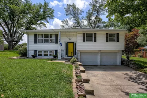 10015 Pinkney St, Omaha, NE 68134
