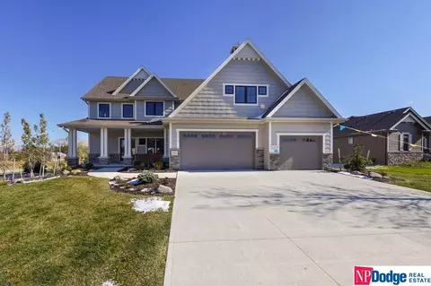 12605 S 73 St, Papillion, NE 68046