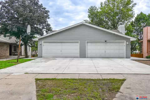 3717 Briarwood Ave, Lincoln, NE 68516