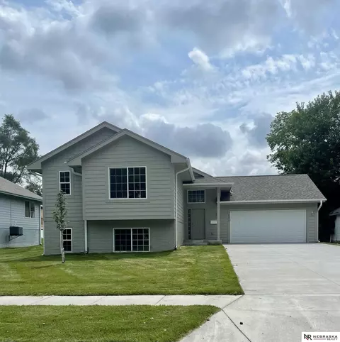2875 Crown Point Ave, Omaha, NE 68111