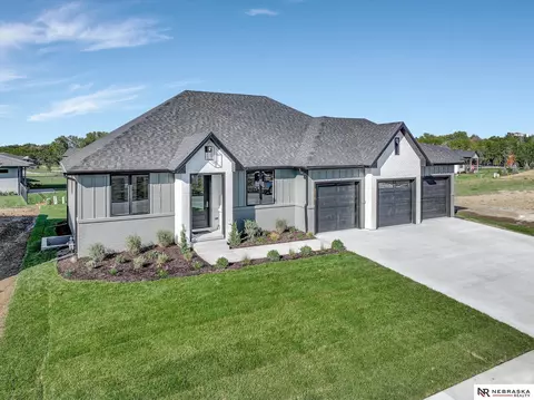 8910 Buckskin Ct, Lincoln, NE 68520