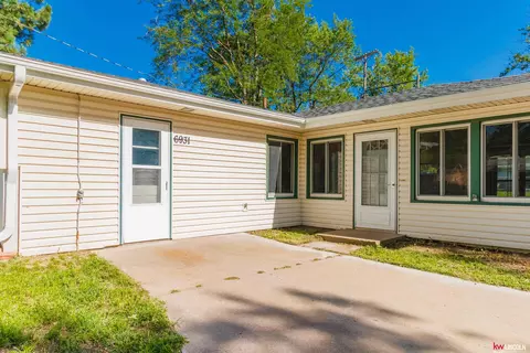 6931 Vine St, Lincoln, NE 68505