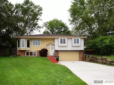 15525 Howard Cir, Omaha, NE 68154