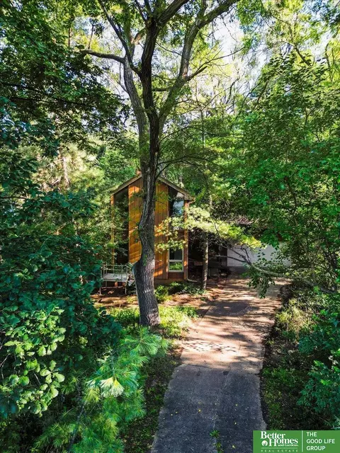 7629 Wirt St, Omaha, NE 68134