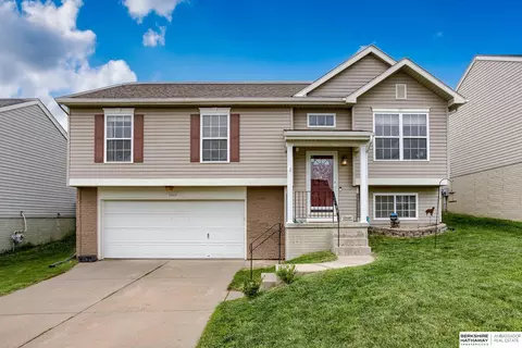 10860 Black St, Omaha, NE 68142