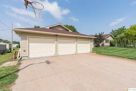 641 E 9th St, North Bend, NE 68649