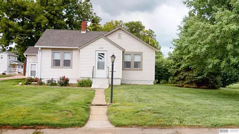 220 W Whittingham St, Valley, NE 68064