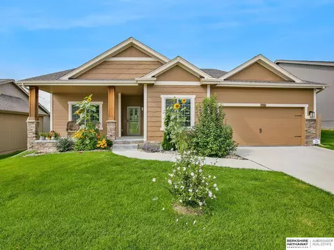 17816 Camden Ave, Omaha, NE 68116