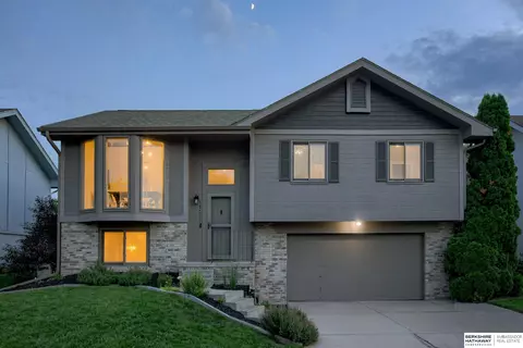 15227 Valley St, Omaha, NE 68144