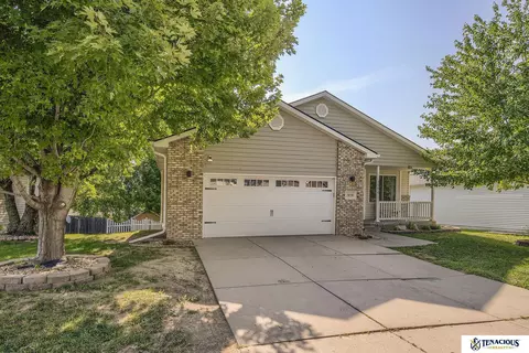 1956 SW 34 St, Lincoln, NE 68522