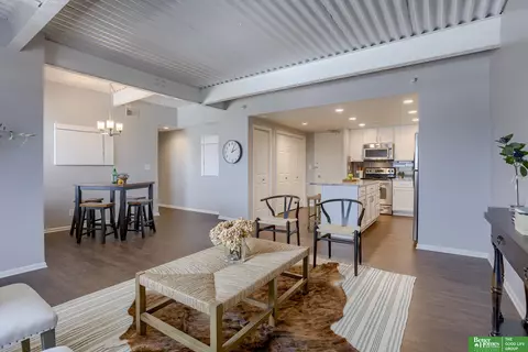105 N 31 Ave #405, Omaha, NE 68131