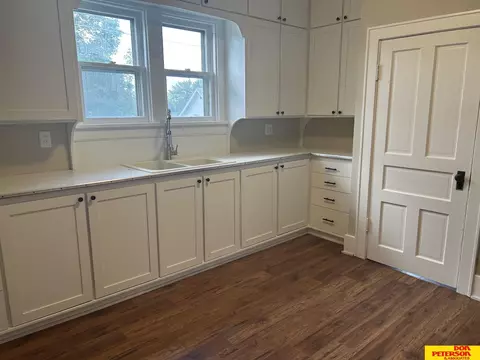 403 E 2nd St, Oakland, NE 68045