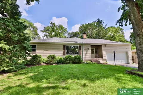 537 S 87th Cir, Omaha, NE 68114