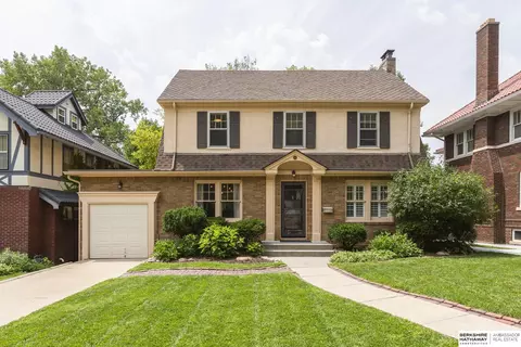 516 S 53 St, Omaha, NE 68106