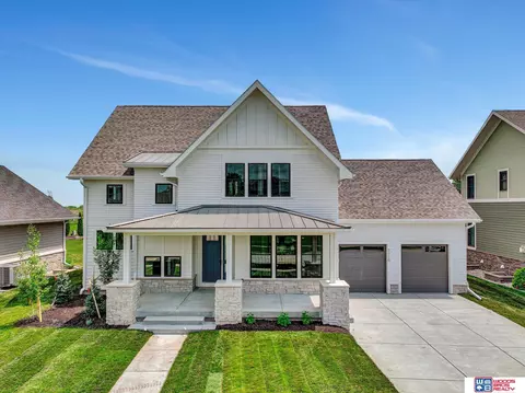 7110 NW 5th St, Lincoln, NE 68521