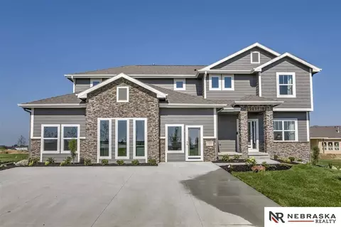 5017 Helwig Ave, Papillion, NE 68046