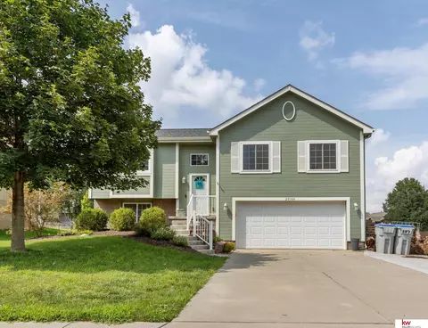 20904 Birch St, Gretna, NE 68028