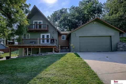 1053 Beaver Lake Blvd, Plattsmouth, NE 68048