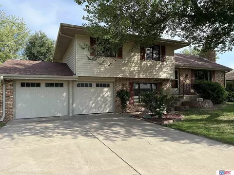 1564 Plainview Ave, Seward, NE 68434