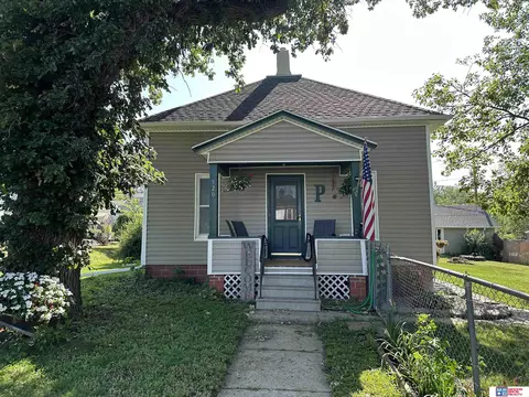 520 S 1st St, Seward, NE 68434
