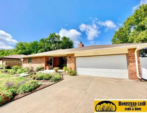 2194 Northridge Dr, Fairbury, NE 68352