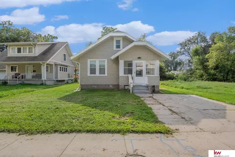 5806 N 27 St, Omaha, NE 68111