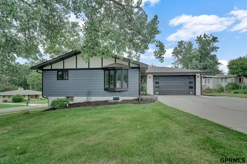 3035 S 46 St, Lincoln, NE 68506