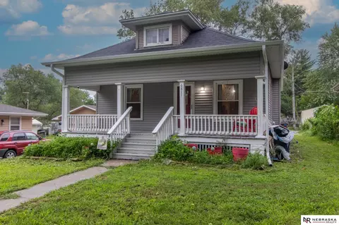 6811 Leighton Ave, Lincoln, NE 68505