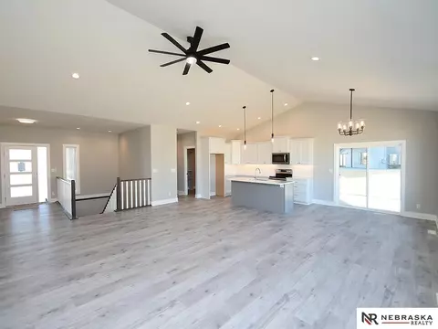 10626 Century Ln, Lincoln, NE 68527