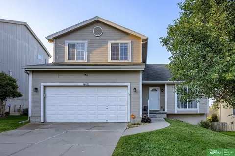 18057 Lillian St, Omaha, NE 68136