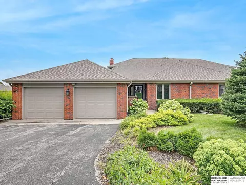 11811 Adams Plz, Omaha, NE 68137