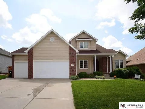 2233 Grainger Pkwy, Lincoln, NE 68512