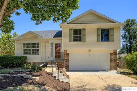 13527 Glendale Cir, Bellevue, NE 68123