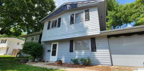 12548 O St, Omaha, NE 68137