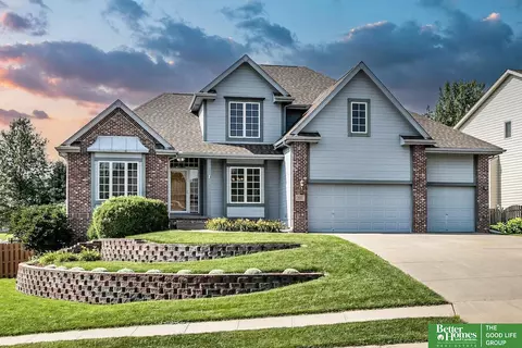 915 Knapp Dr, Papillion, NE 68046