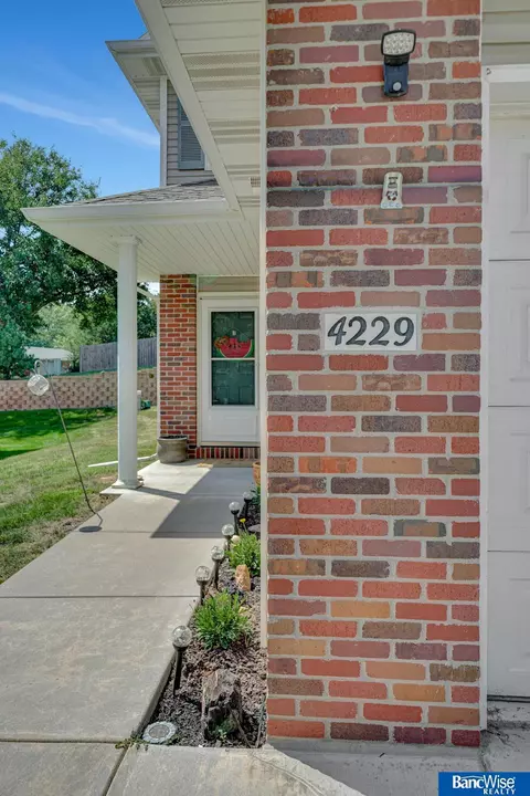 4229 N 18 St, Lincoln, NE 68521