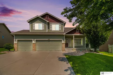 1802 Tammy St, Bellevue, NE 68123
