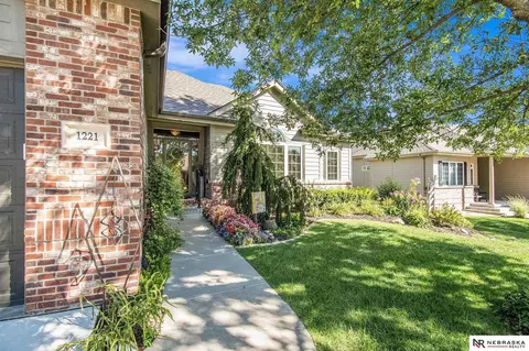 1221 S 189 Ct, Omaha, NE 68130