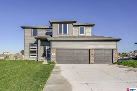 7626 Kilpatrick Pkwy, Bennington, NE 68007