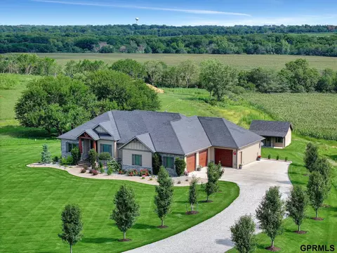 8792 Red Fox Ln, Firth, NE 68358